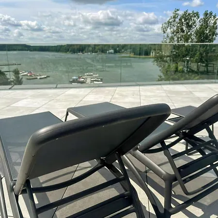 Z Widokiem Na Jezioro Ukiel I Przystan