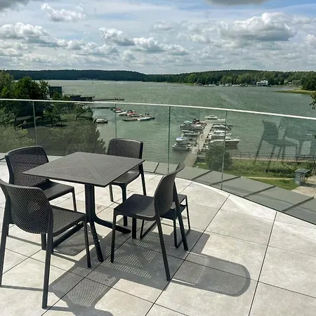 Z Widokiem Na Jezioro Ukiel I Przystan