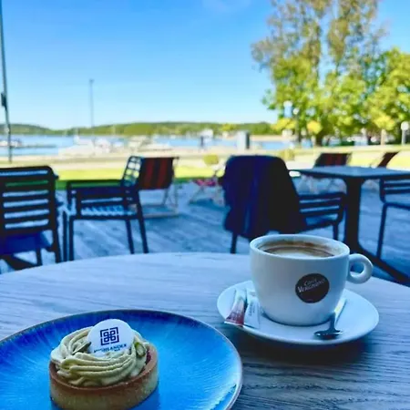 Z Widokiem Na Jezioro Ukiel I Przystan